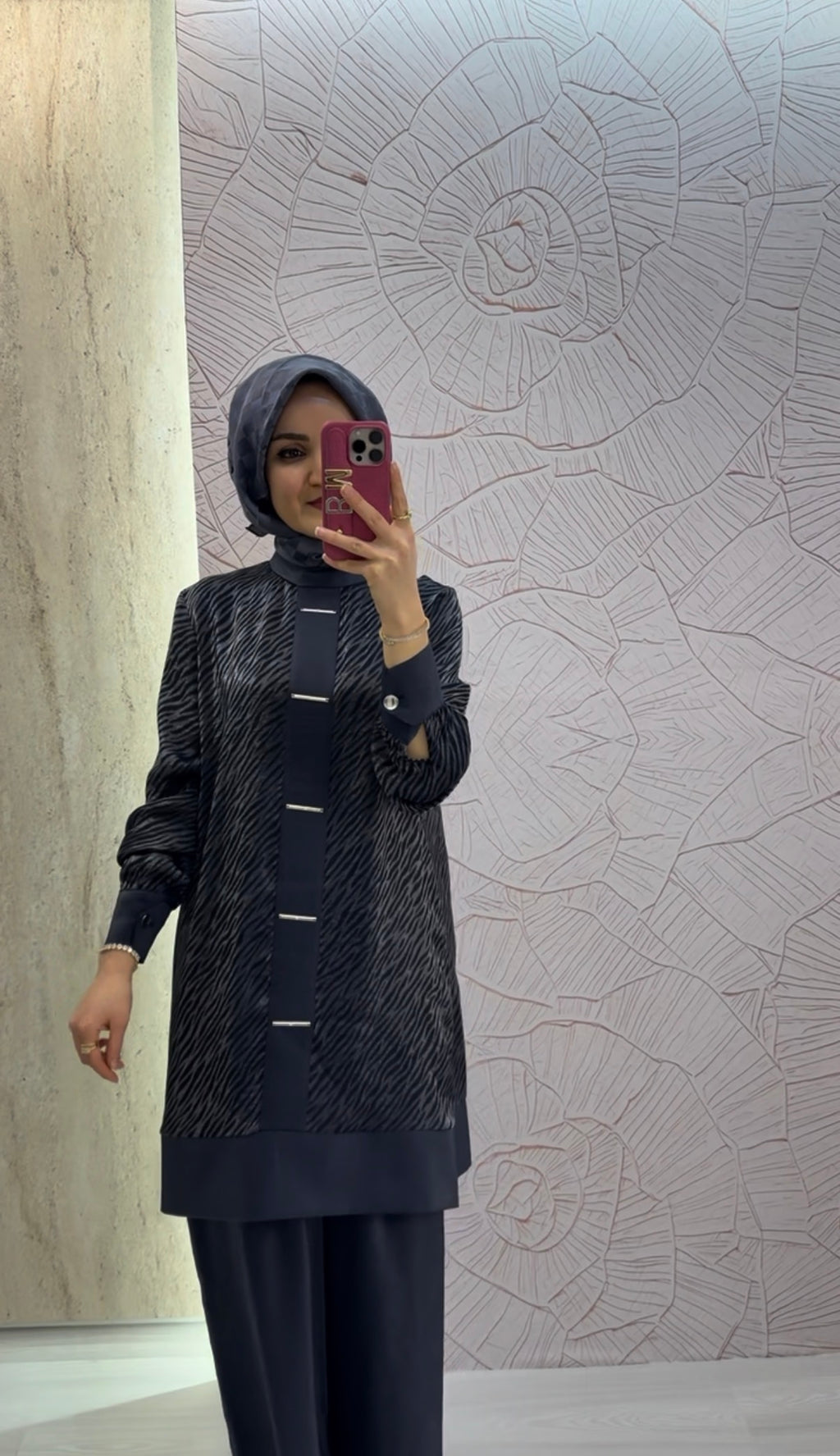 Armine Trend Çubuk Düğme Detaylı Jakarlı Saten Pantolonlu İkili Takım / 26YT608